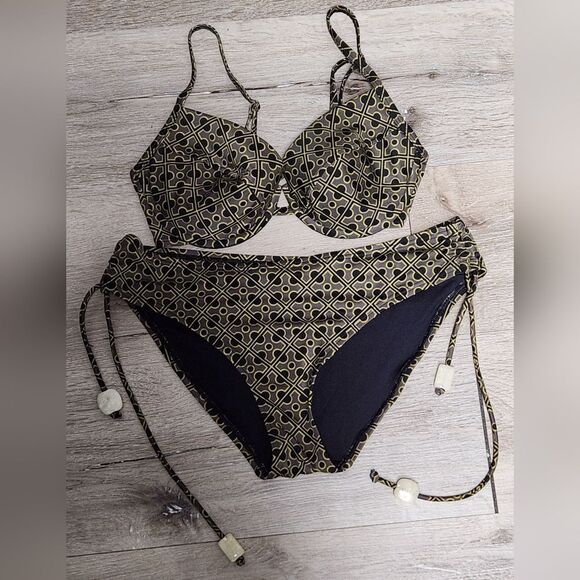 Victoria’s Secret Bikini Set Green Bras And Underwear - Picture 1 of 7